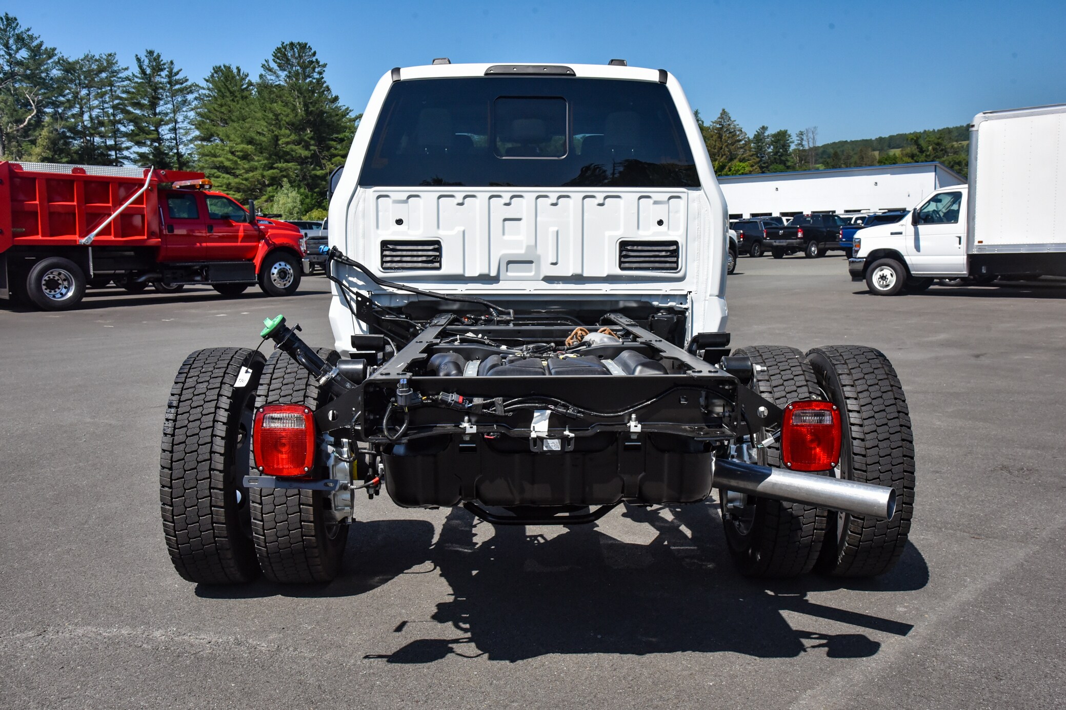 2025 Ford F-550 photo 4