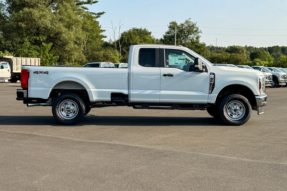 2025 Ford F-350 photo 2
