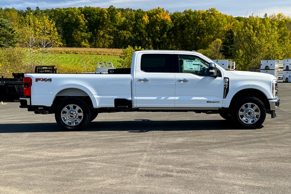 2026 Ford F-350 photo 2