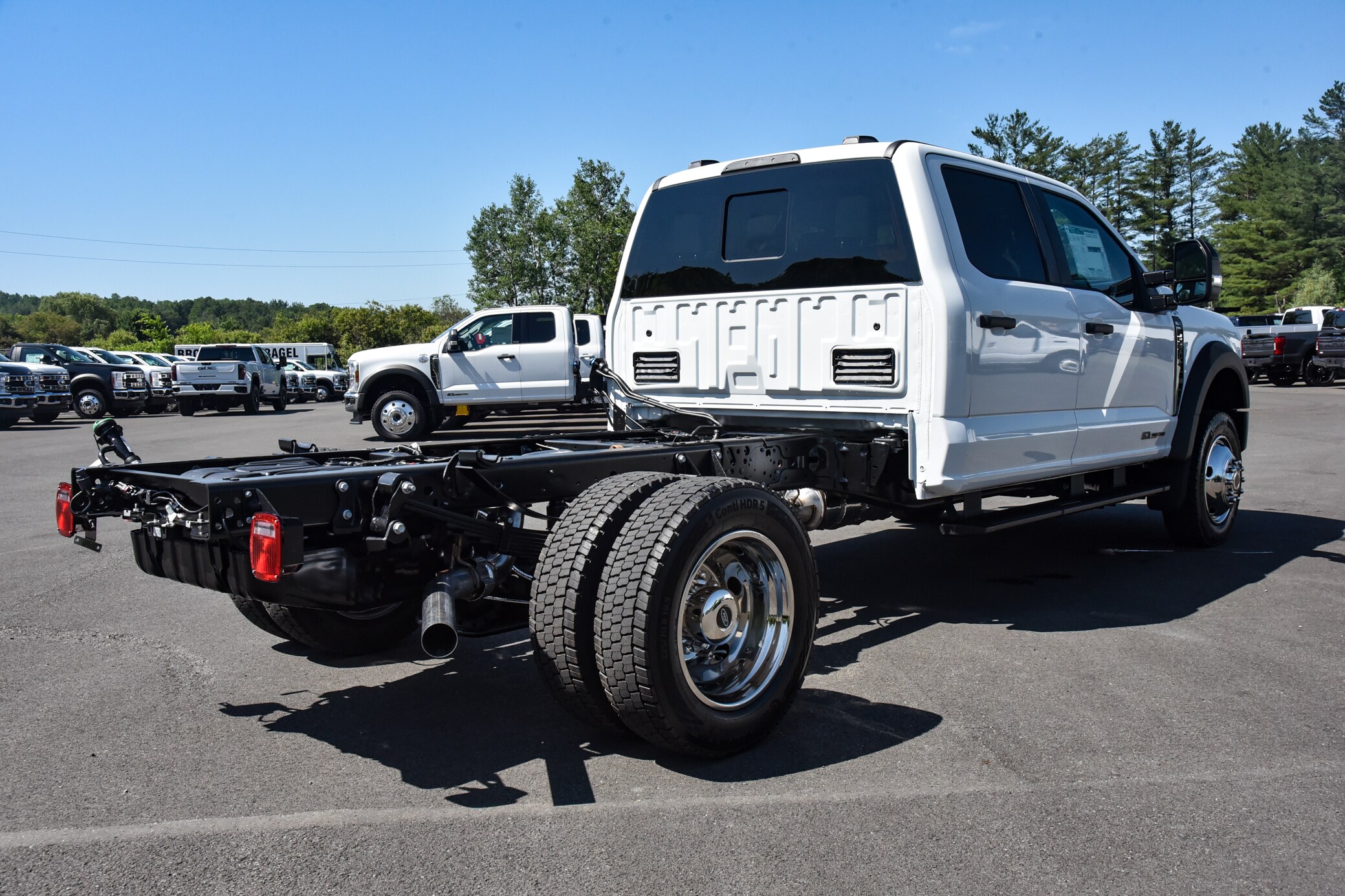 2025 Ford F-550 photo 3