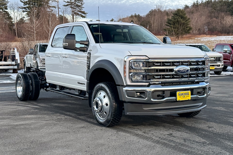 2026 Ford F-550 Super Duty Chassis Cab Lariat's photo
