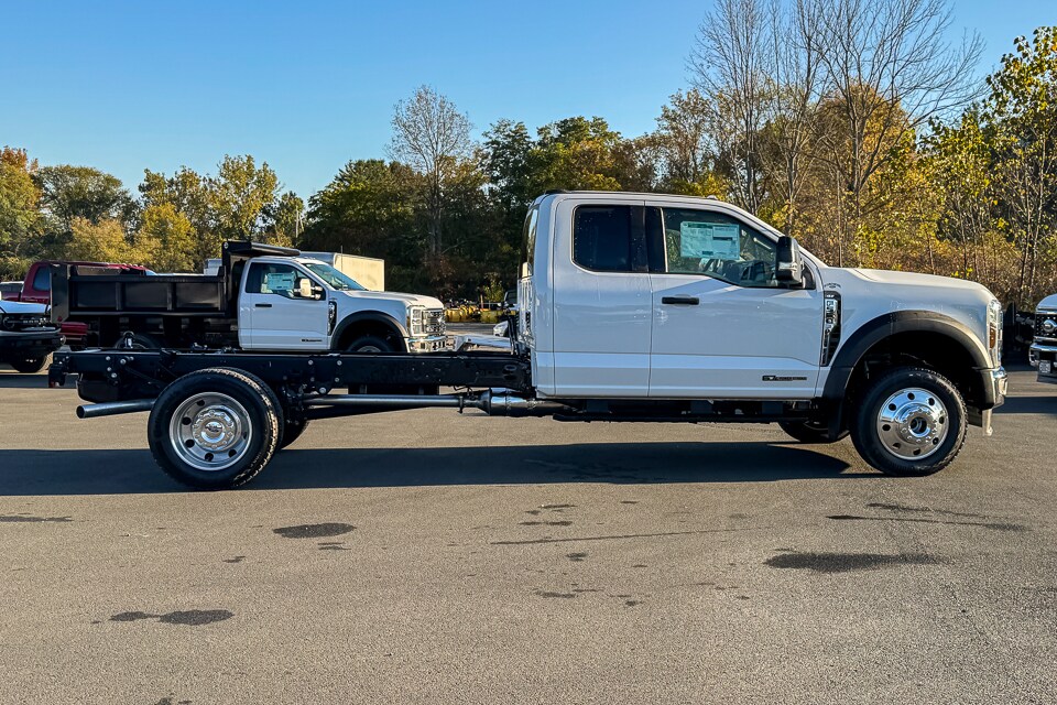 2026 Ford F-550 photo 2