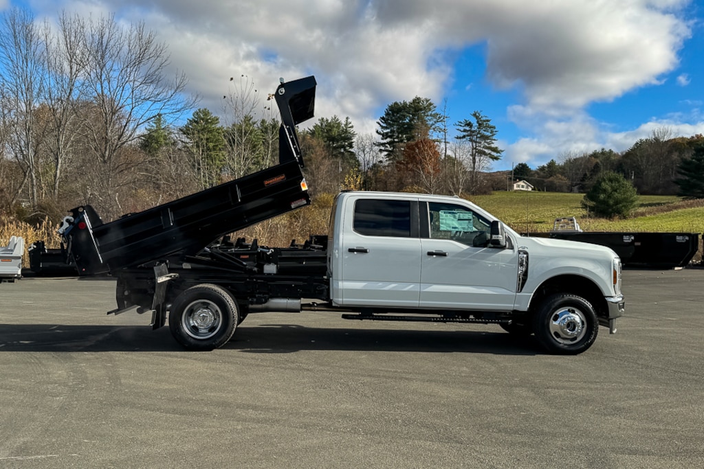 New 2026 Ford F350 Super Duty F-350 XL CAB CHASSIS