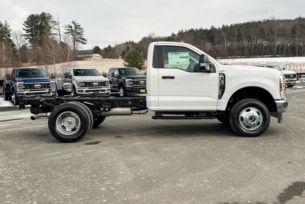 New 2026 Ford F350 Super Duty CAB CHASSIS