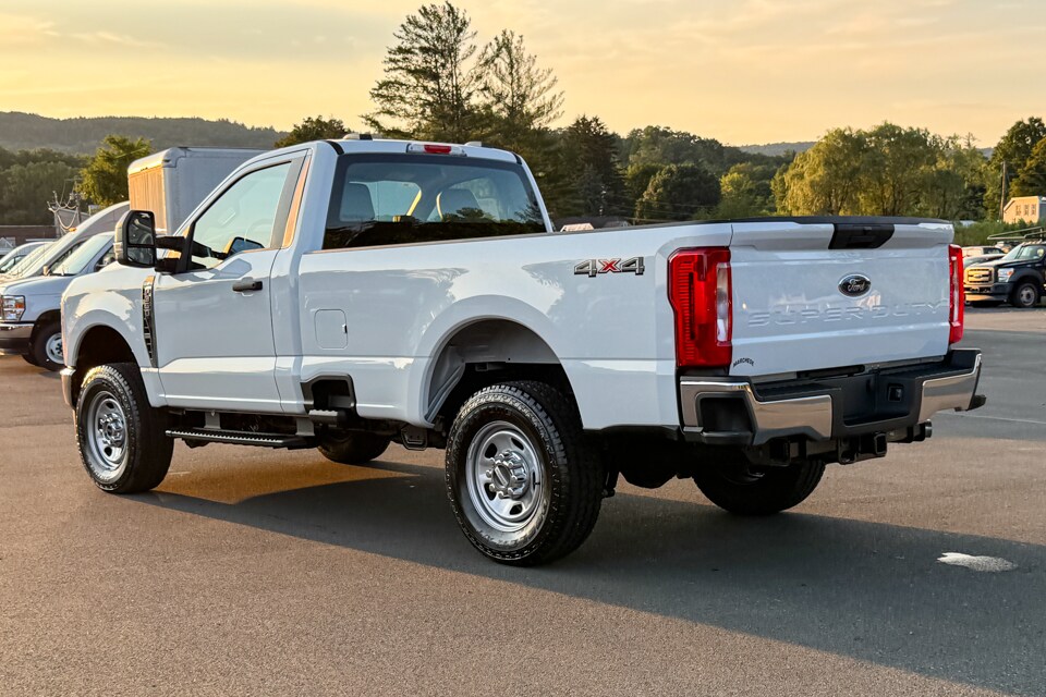 2025 Ford F-350 photo 4
