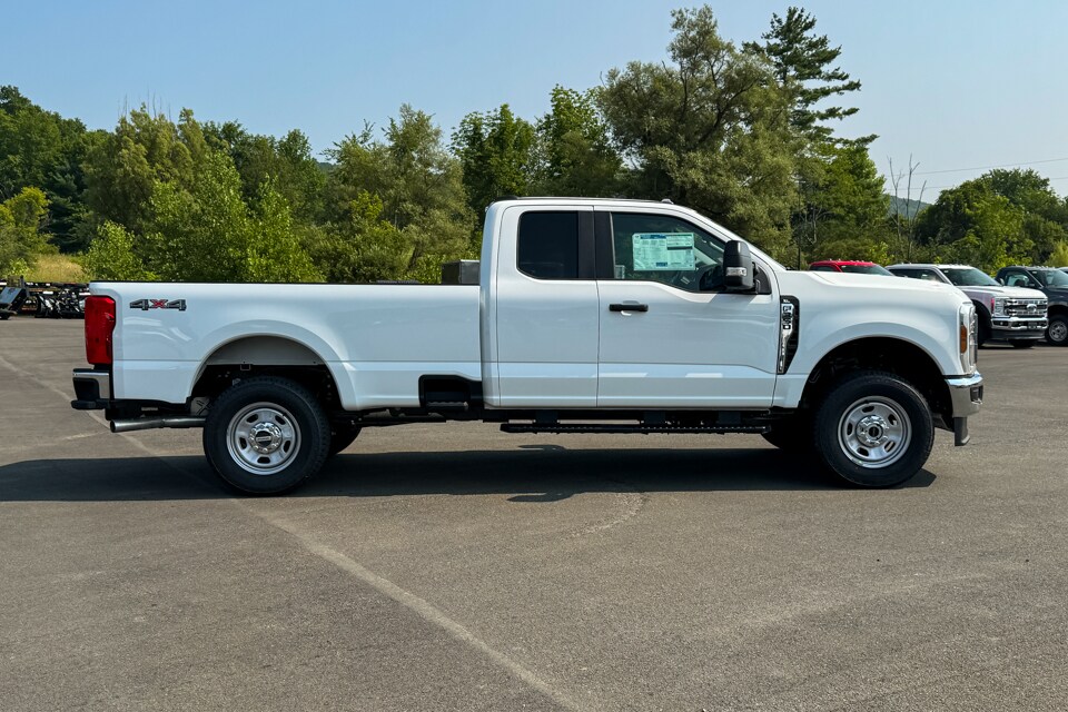 2025 Ford F-350 photo 2