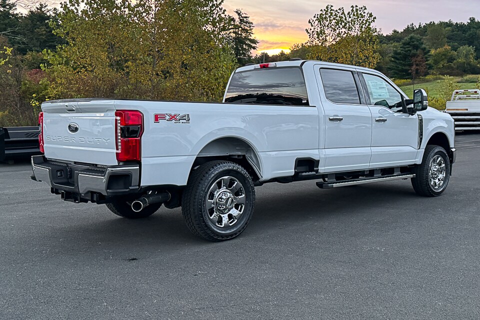 2026 Ford F-350 photo 3