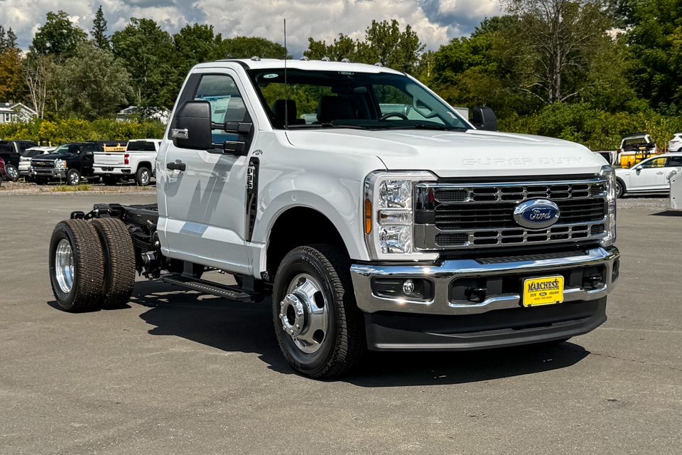 2026 Ford F-350 Super Duty Chassis Cab XL's photo