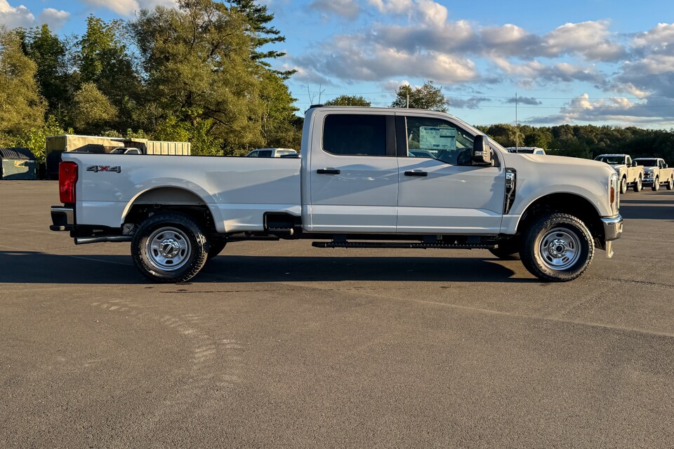 2026 Ford F-350 photo 2