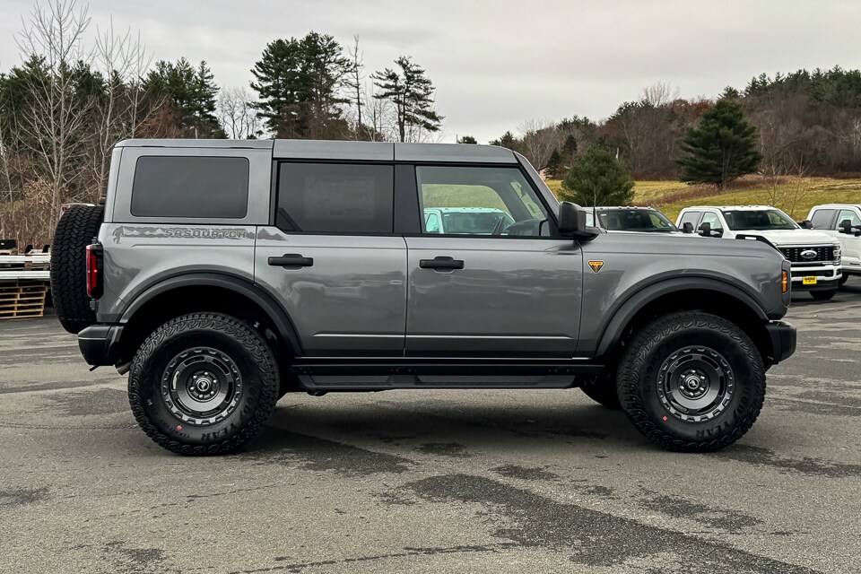 2025 Ford Bronco Badlands photo 2
