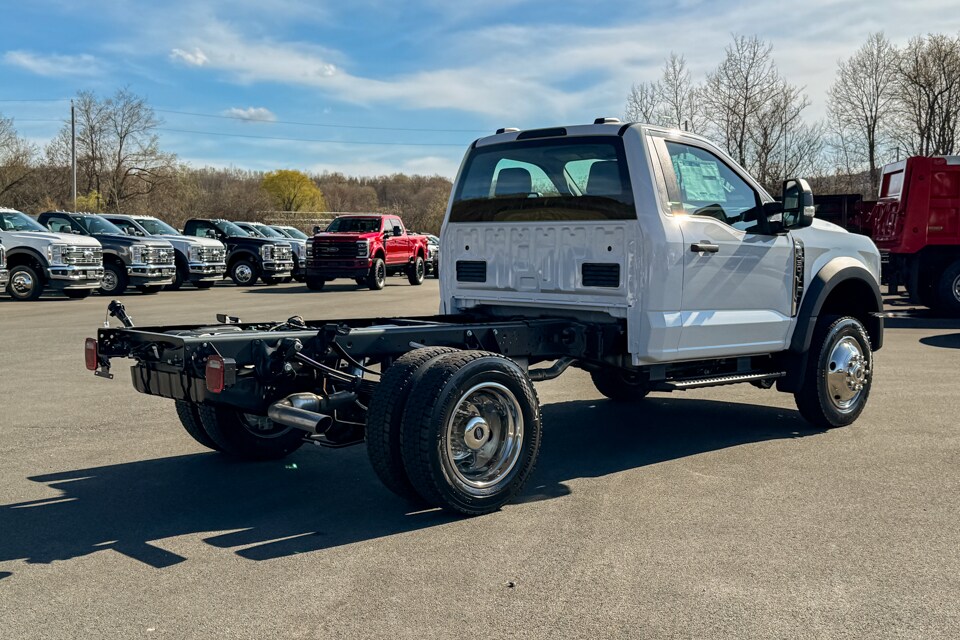 2025 Ford F-450 photo 3