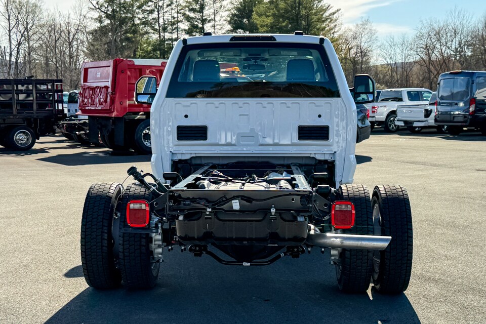 2025 Ford F-450 photo 4