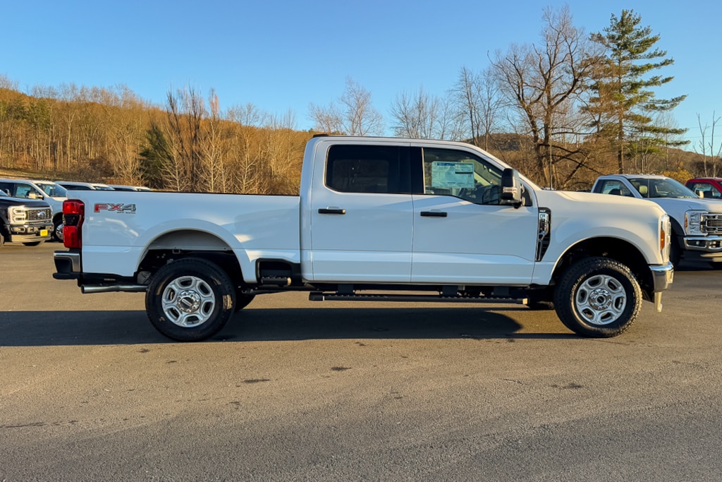 New 2025 Ford F350 Super Duty F-350 XLT PICKUP