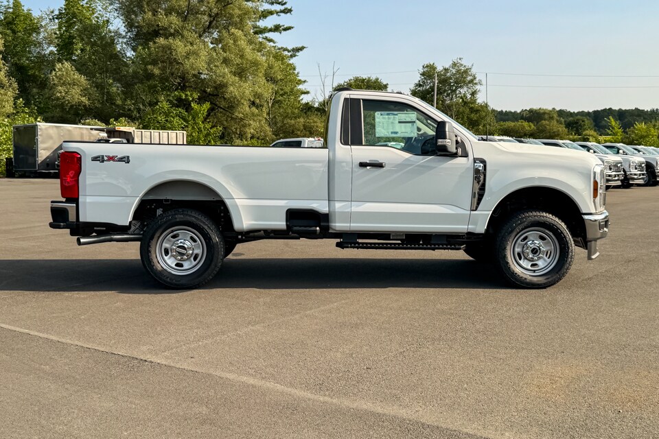 2025 Ford F-350 photo 2