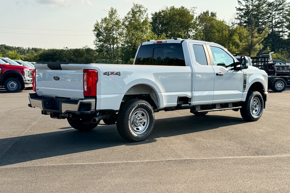 2025 Ford F-350 photo 3