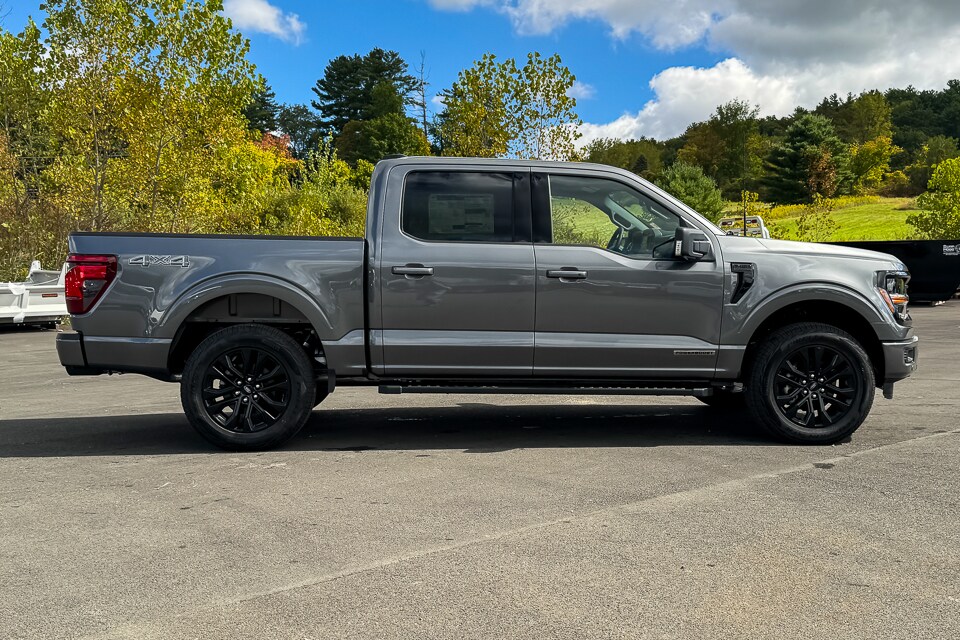 2025 Ford F-150 XLT photo 2
