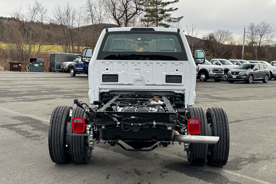 2026 Ford F-450 photo 4