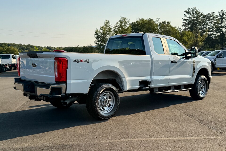 2025 Ford F-350 photo 3