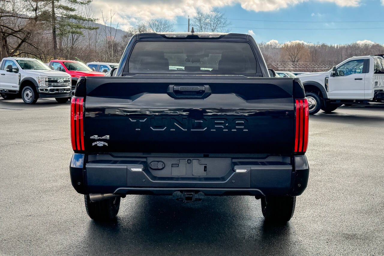 2022 Toyota Tundra SR5 CrewMax photo 4