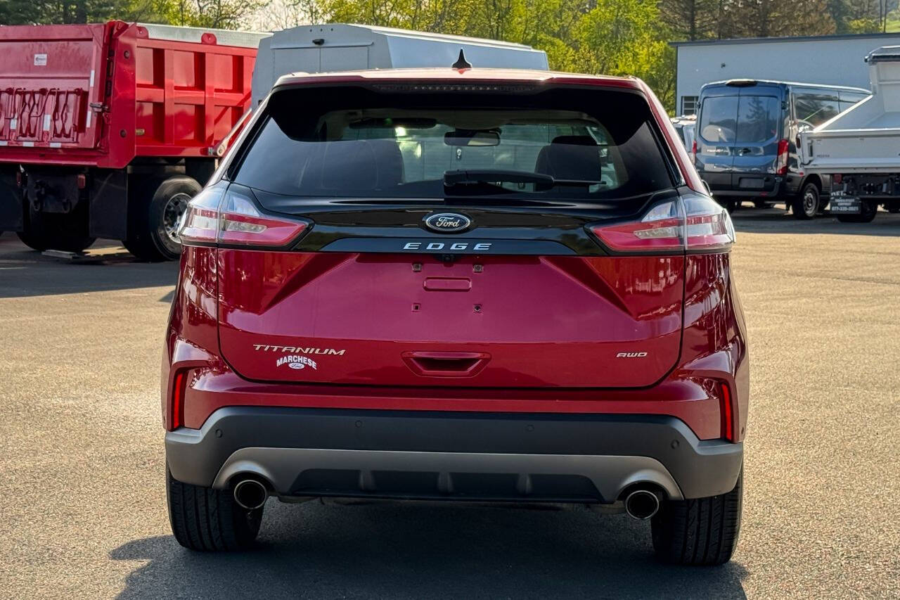 2021 Ford Edge Titanium photo 4