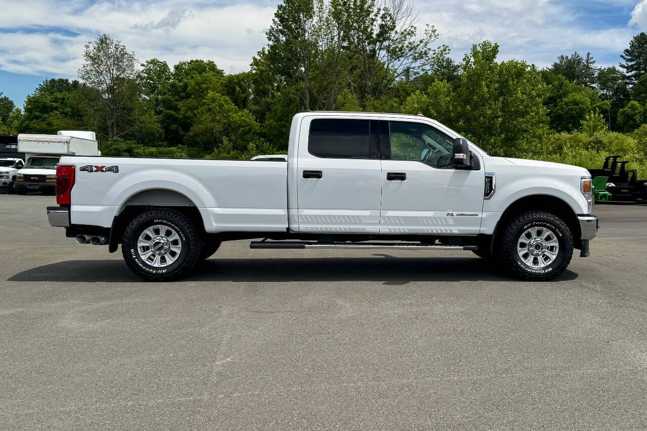 2022 Ford F-350 XLT photo 2