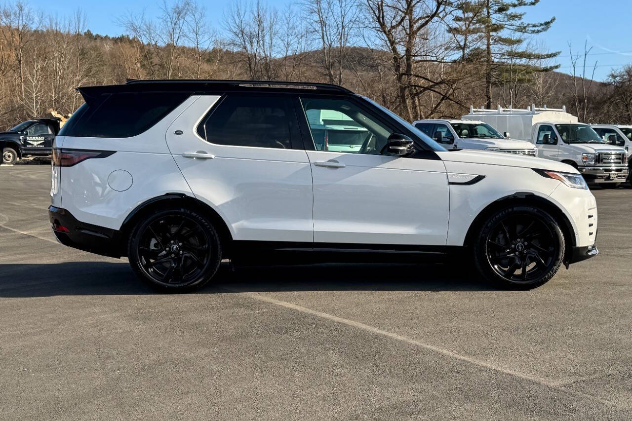 2023 Land Rover Discovery HSE photo 2