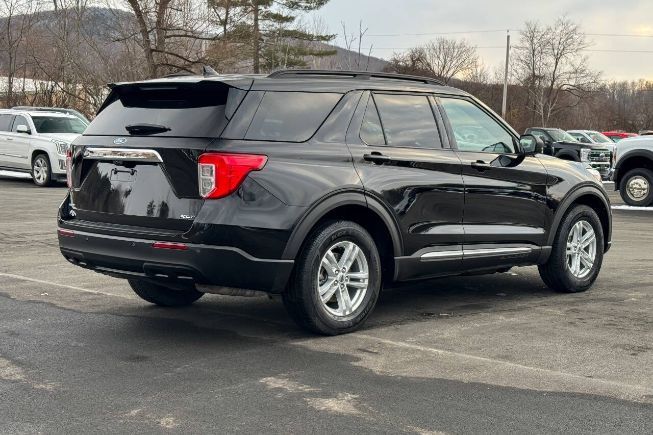 2020 Ford Explorer XLT photo 3