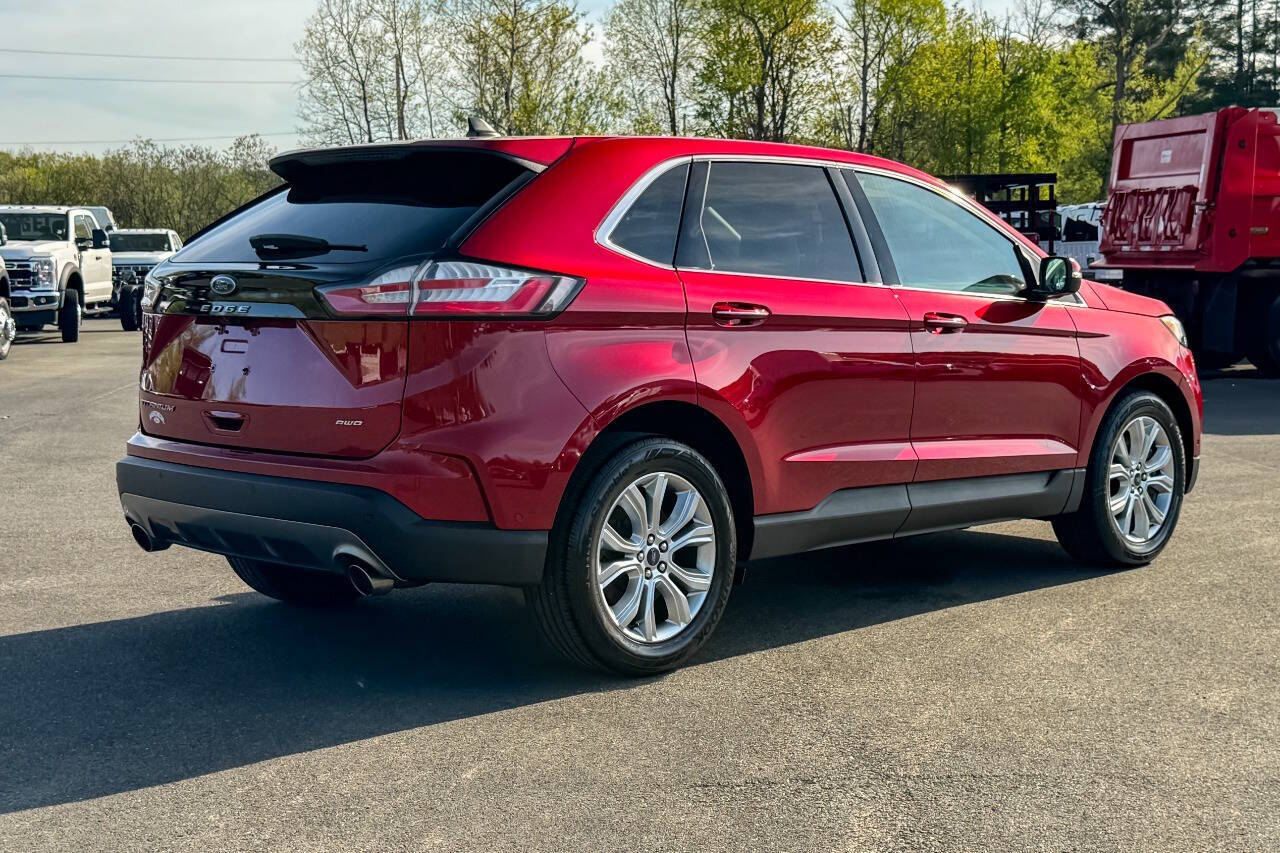 2021 Ford Edge Titanium photo 3
