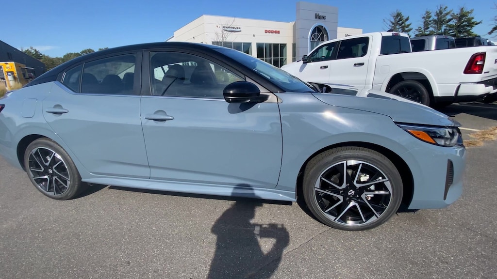 New 2025 Nissan Sentra SR Sedan