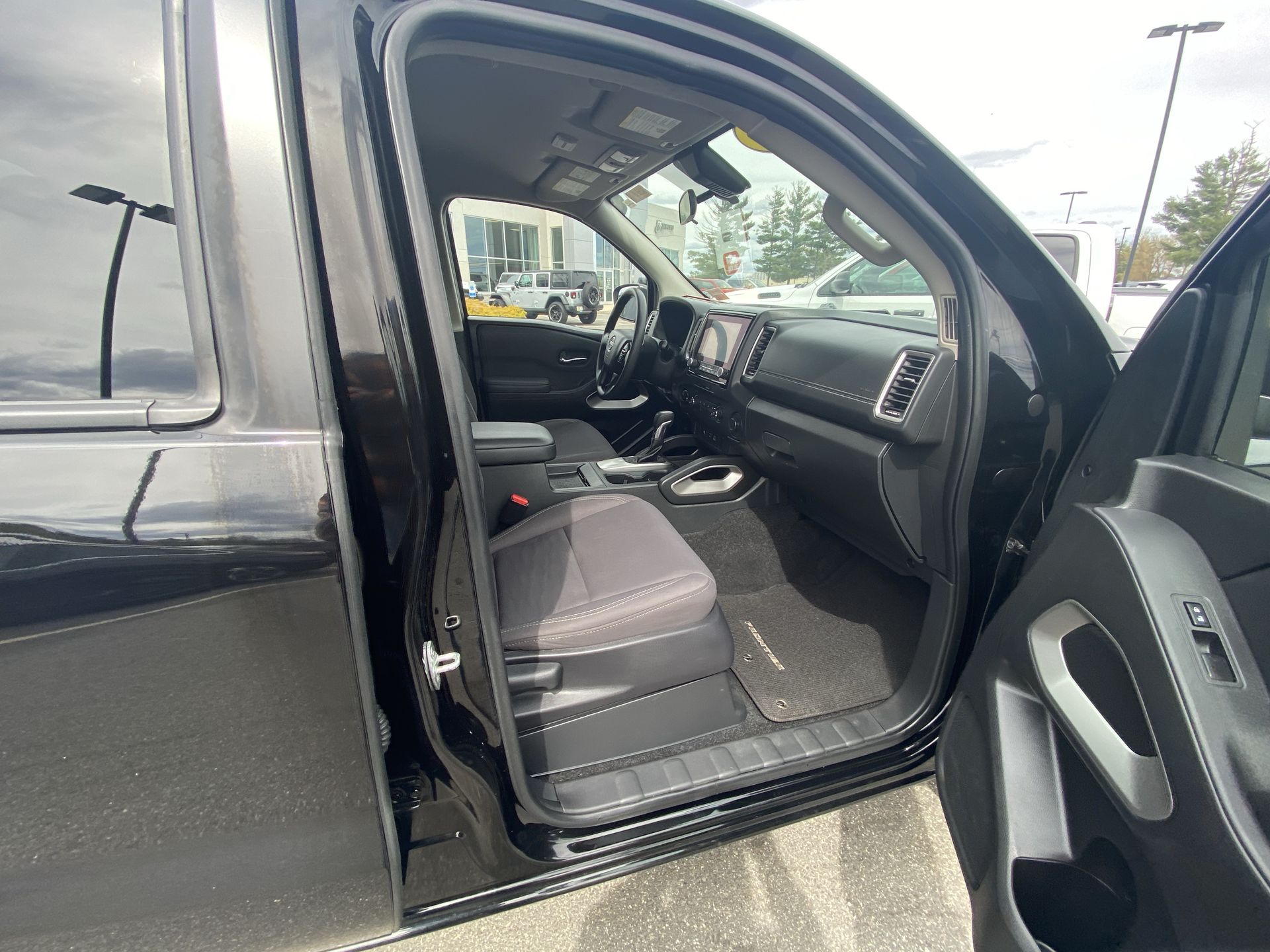 2023 Nissan Frontier SV - Photo 23