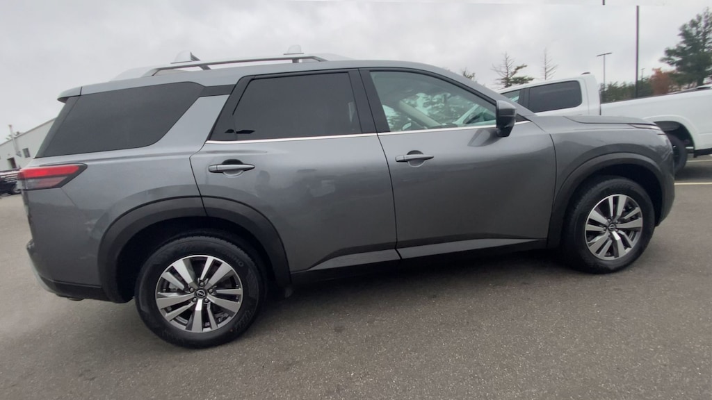 Used 2023 Nissan Pathfinder SL SUV