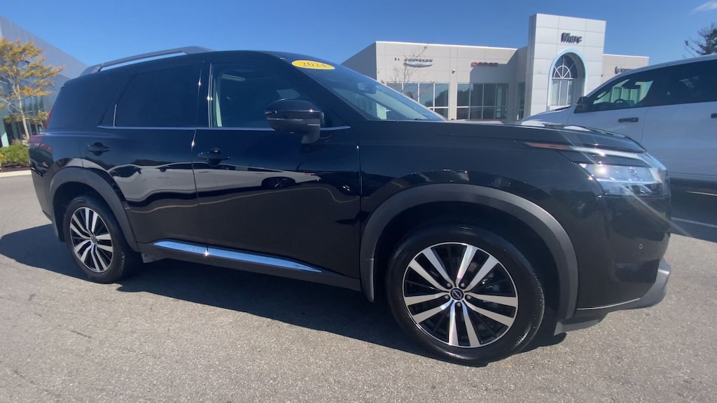 Used 2024 Nissan Pathfinder Platinum SUV