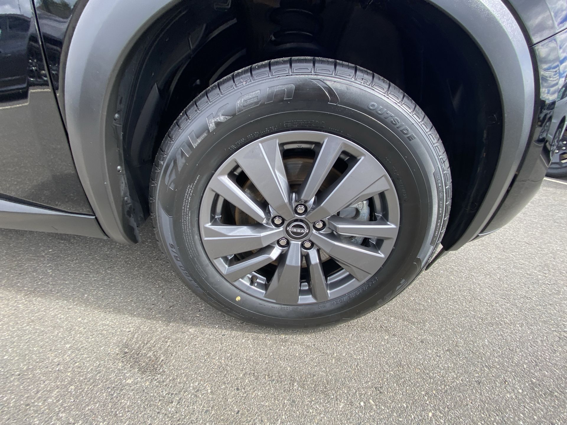 2025 Nissan Pathfinder SV - Photo 10