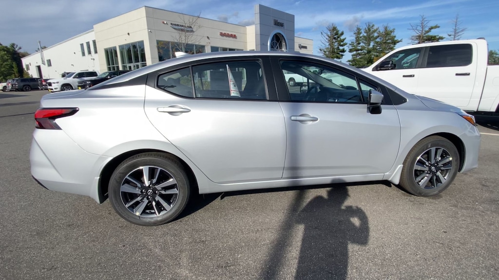 New 2025 Nissan Versa 1.6 SV Sedan