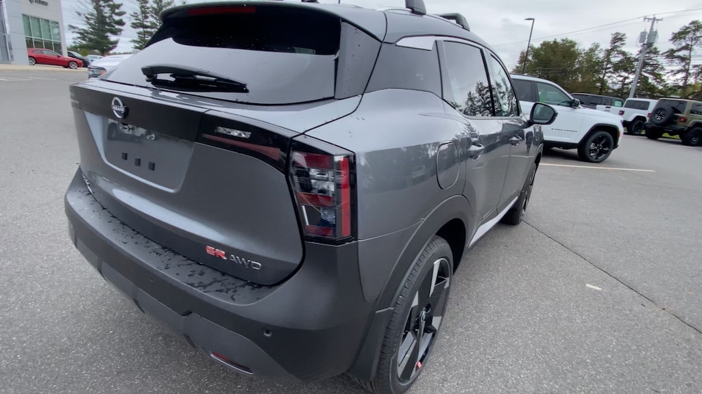 New 2026 Nissan Kicks SR SUV