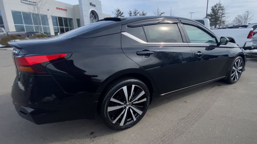 Used 2021 Nissan Altima 2.5 Platinum Sedan
