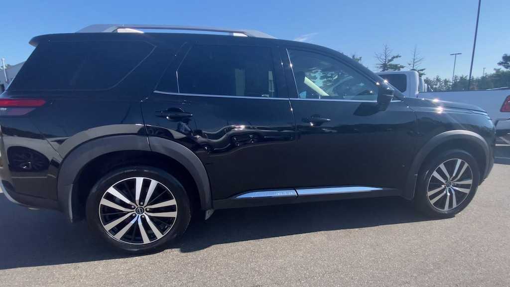 Used 2024 Nissan Pathfinder Platinum SUV