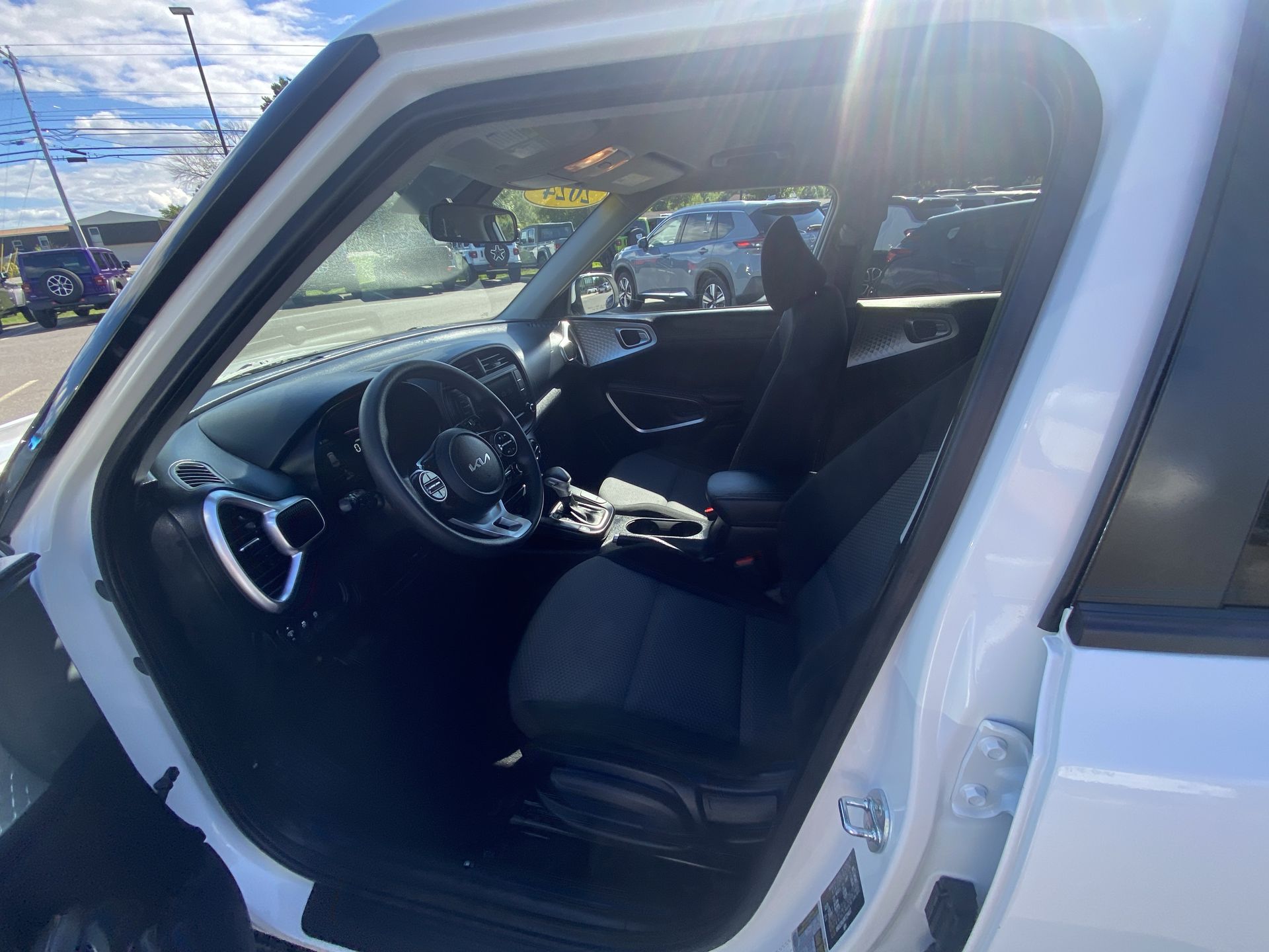 2024 Kia Soul LX - Photo 11
