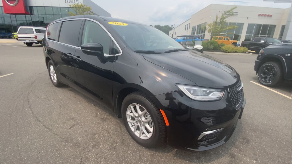 Used 2024 Chrysler Pacifica Touring L Van Passenger Van
