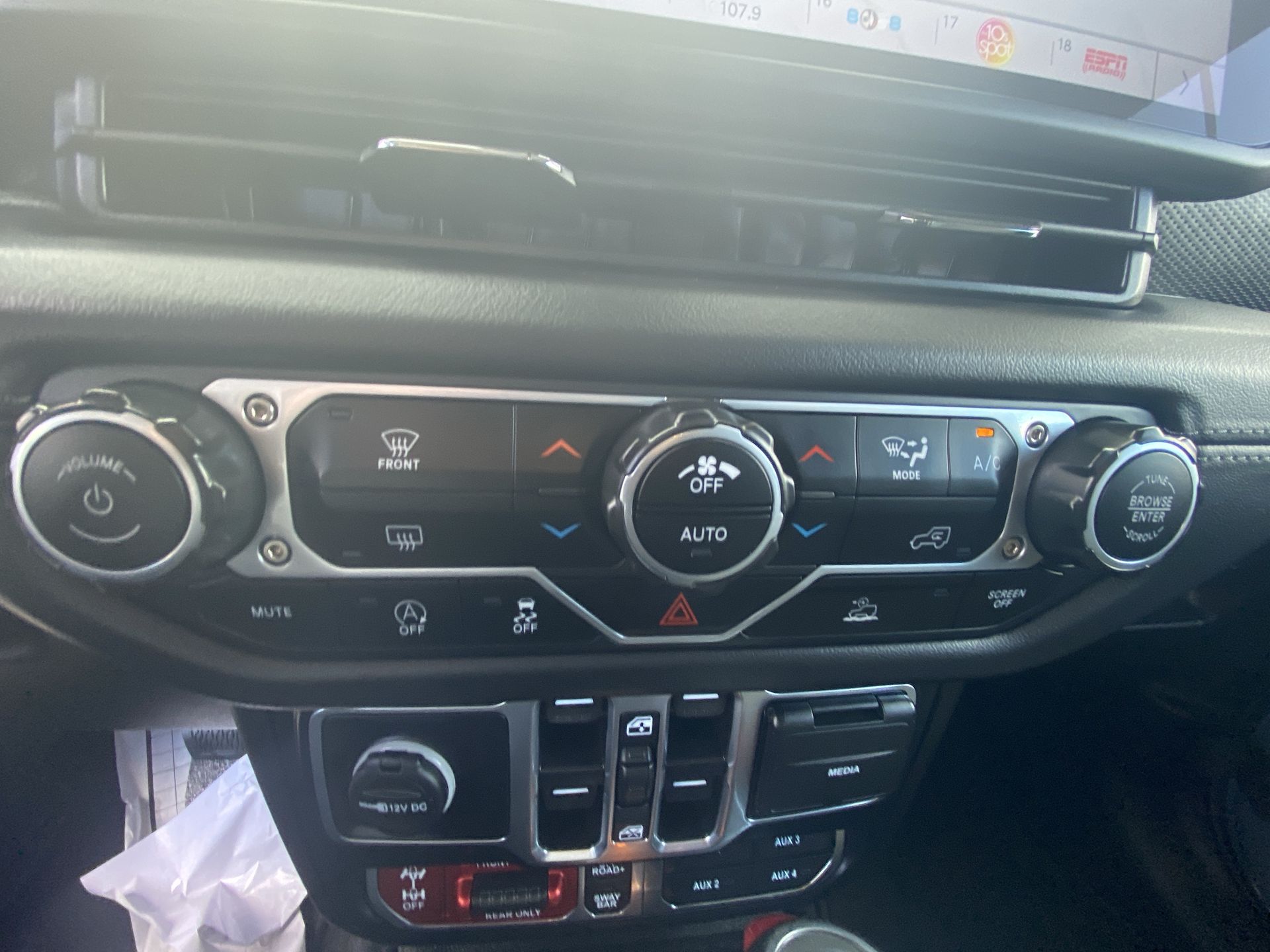 2025 Jeep Wrangler 4-Door Rubicon - Photo 18