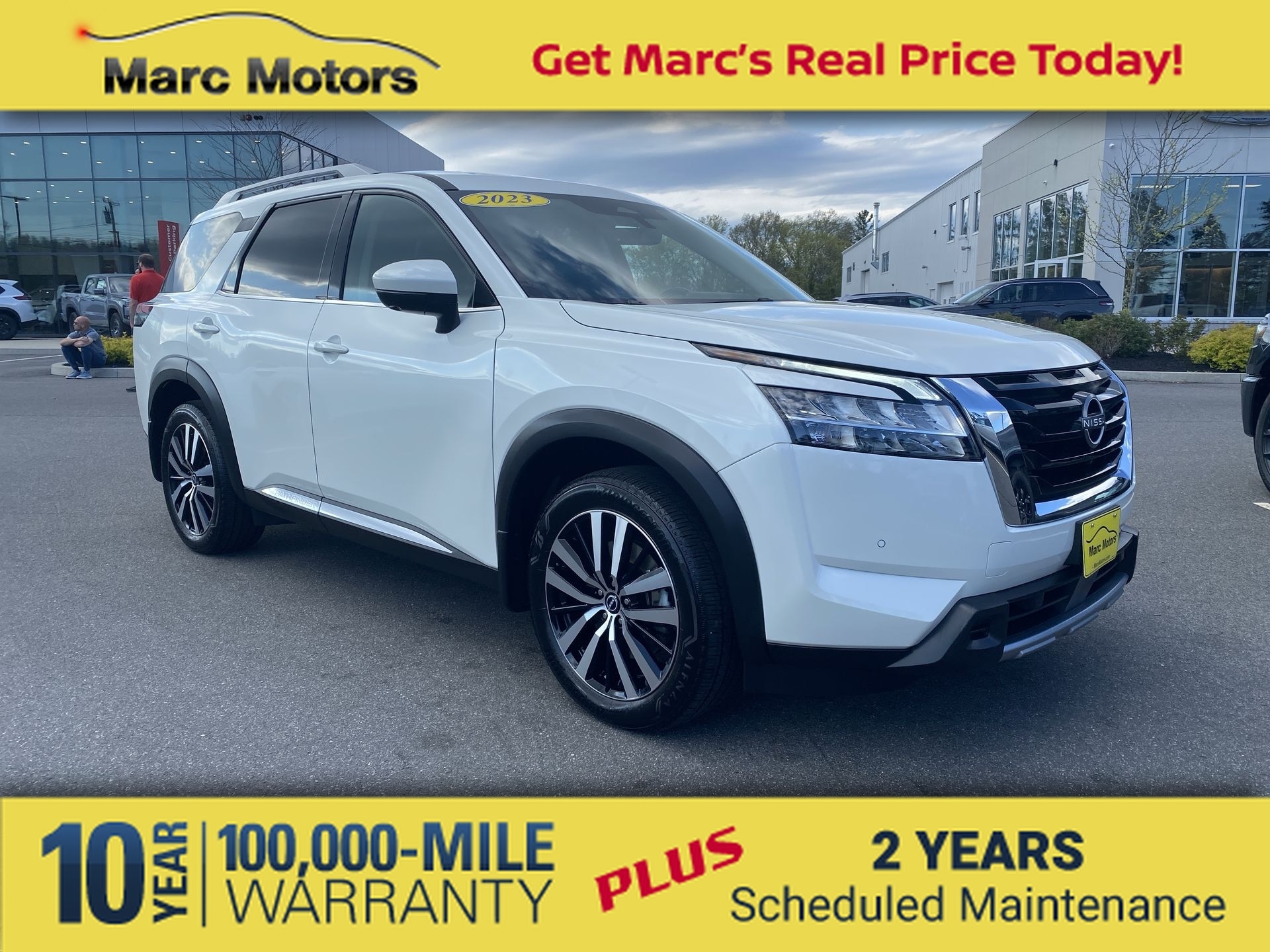 2023 Nissan Pathfinder Platinum's photo