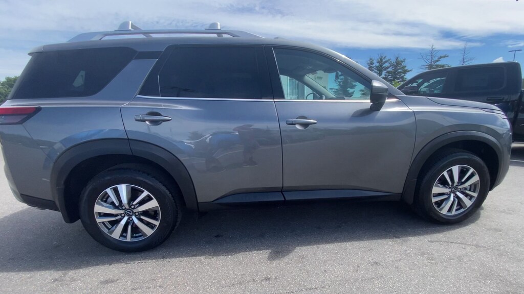 Used 2025 Nissan Pathfinder SL SUV