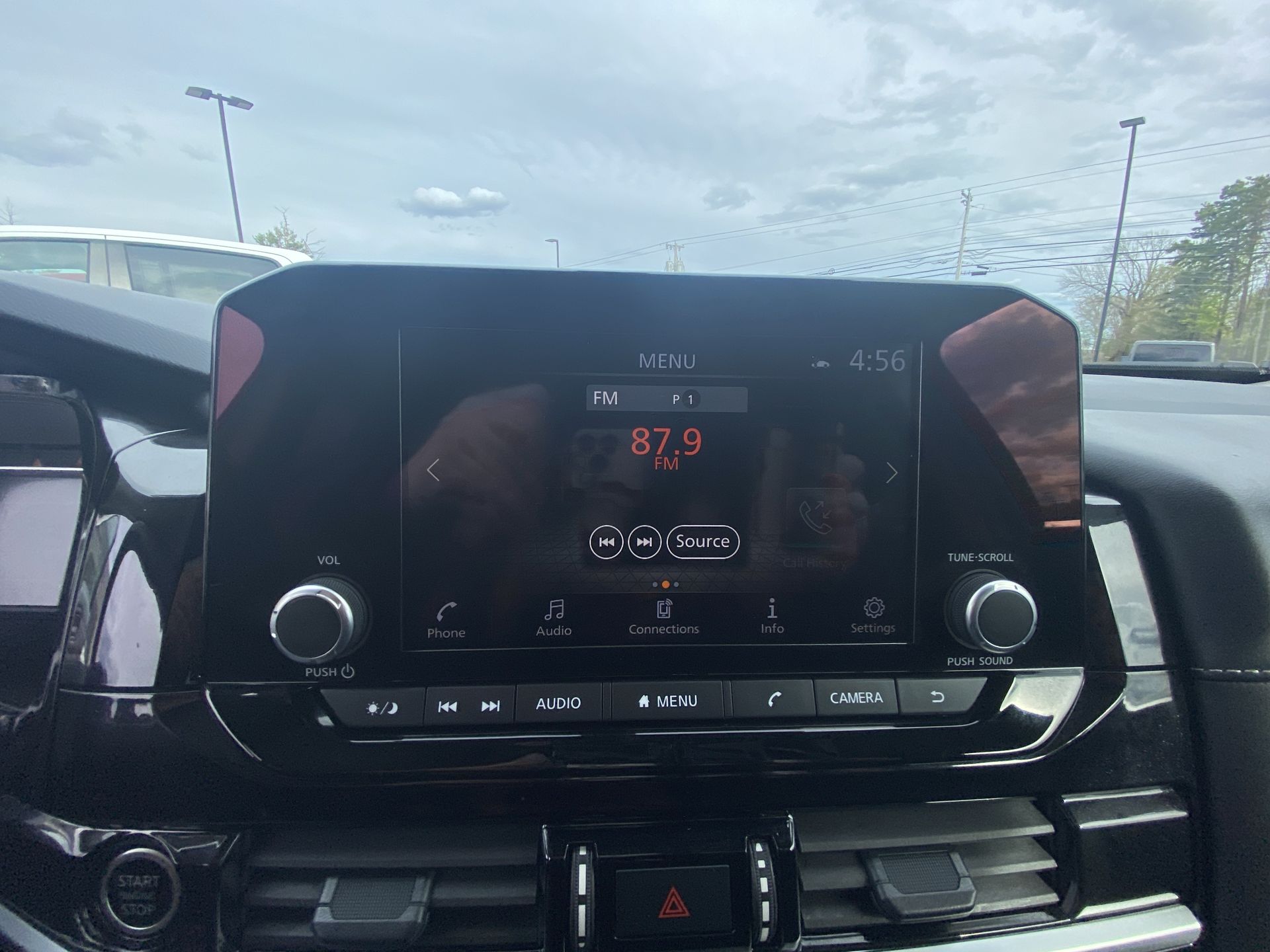 2024 Nissan Pathfinder SV - Photo 16