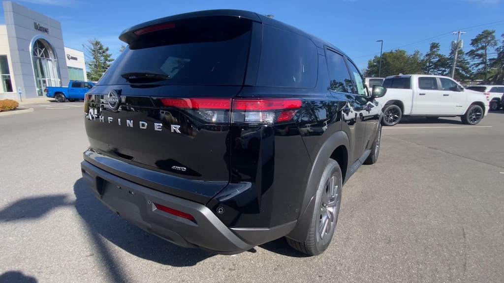 New 2025 Nissan Pathfinder S SUV