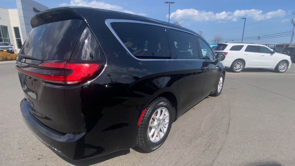 Used 2024 Chrysler Pacifica Touring L Van Passenger Van