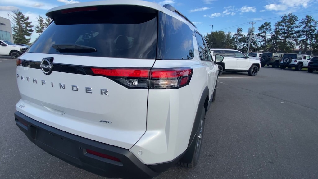 New 2025 Nissan Pathfinder SV SUV
