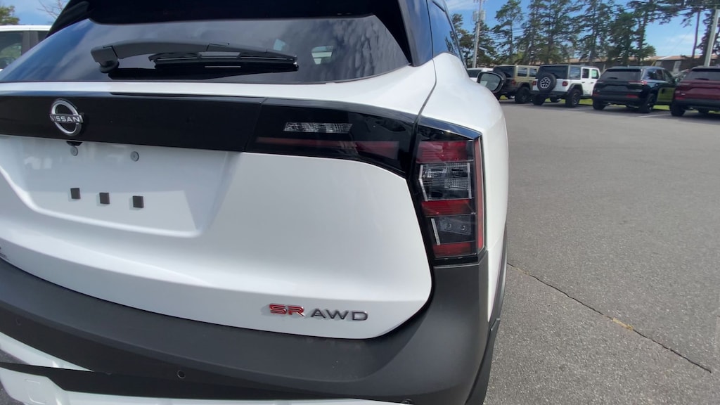 New 2026 Nissan Kicks SR SUV