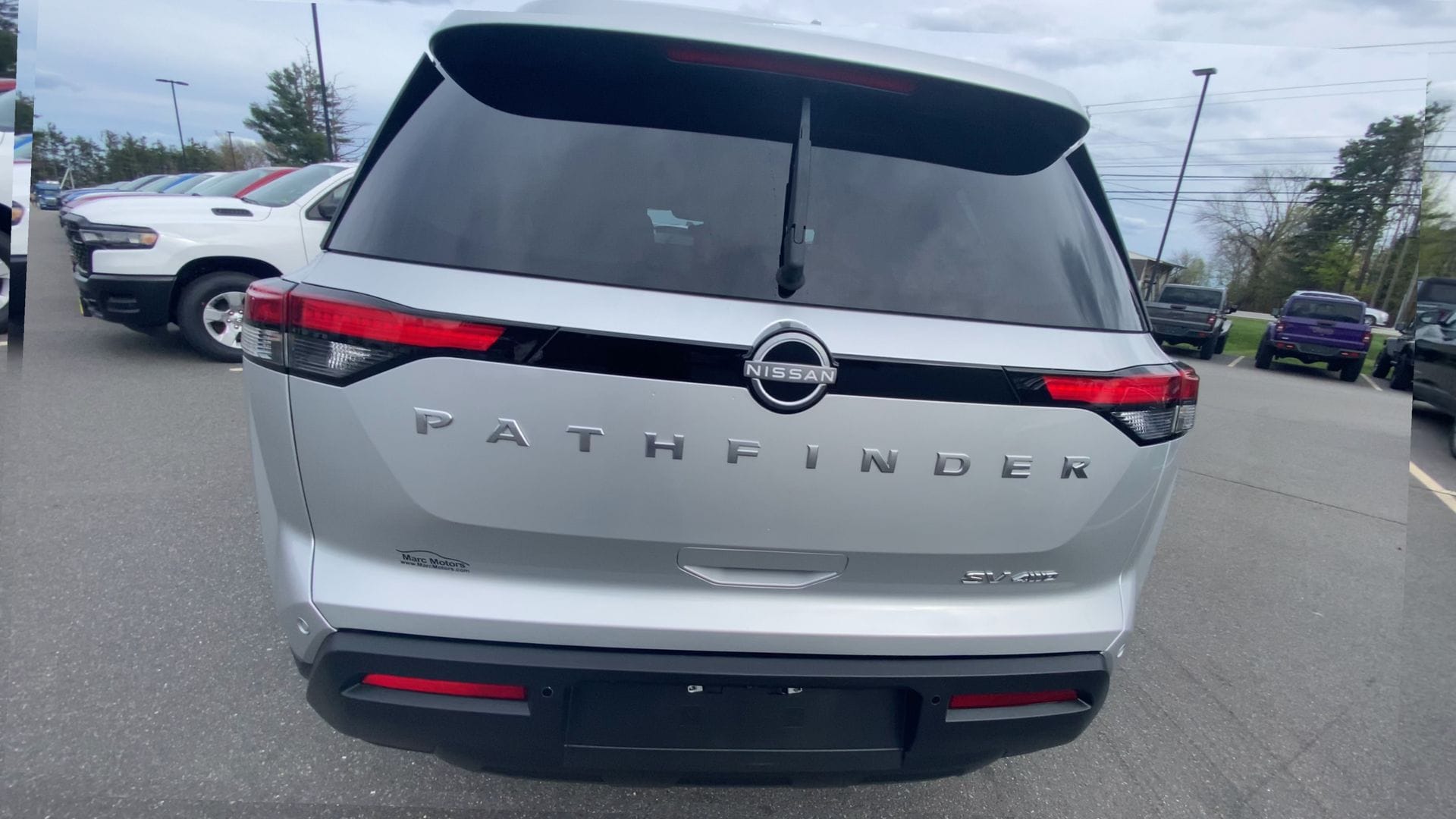 2024 Nissan Pathfinder SV - Photo 9