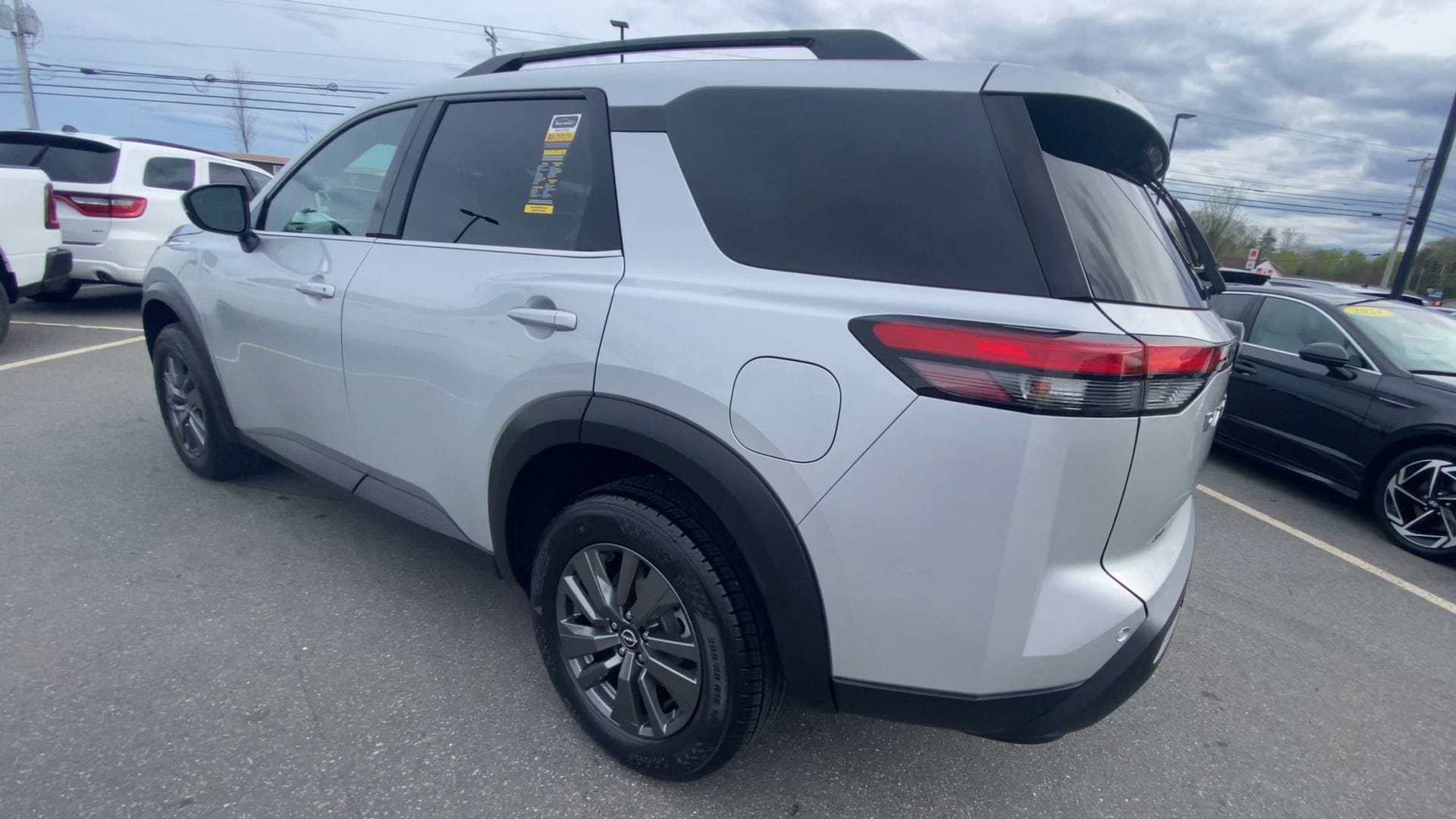 2024 Nissan Pathfinder SV - Photo 8