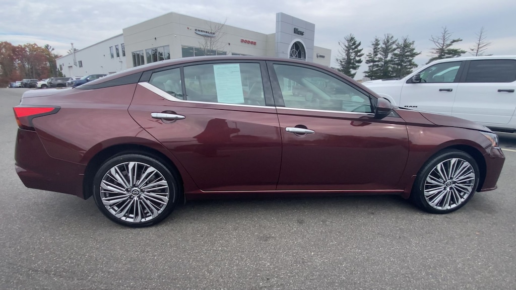 Used 2024 Nissan Altima 2.5 SL Sedan